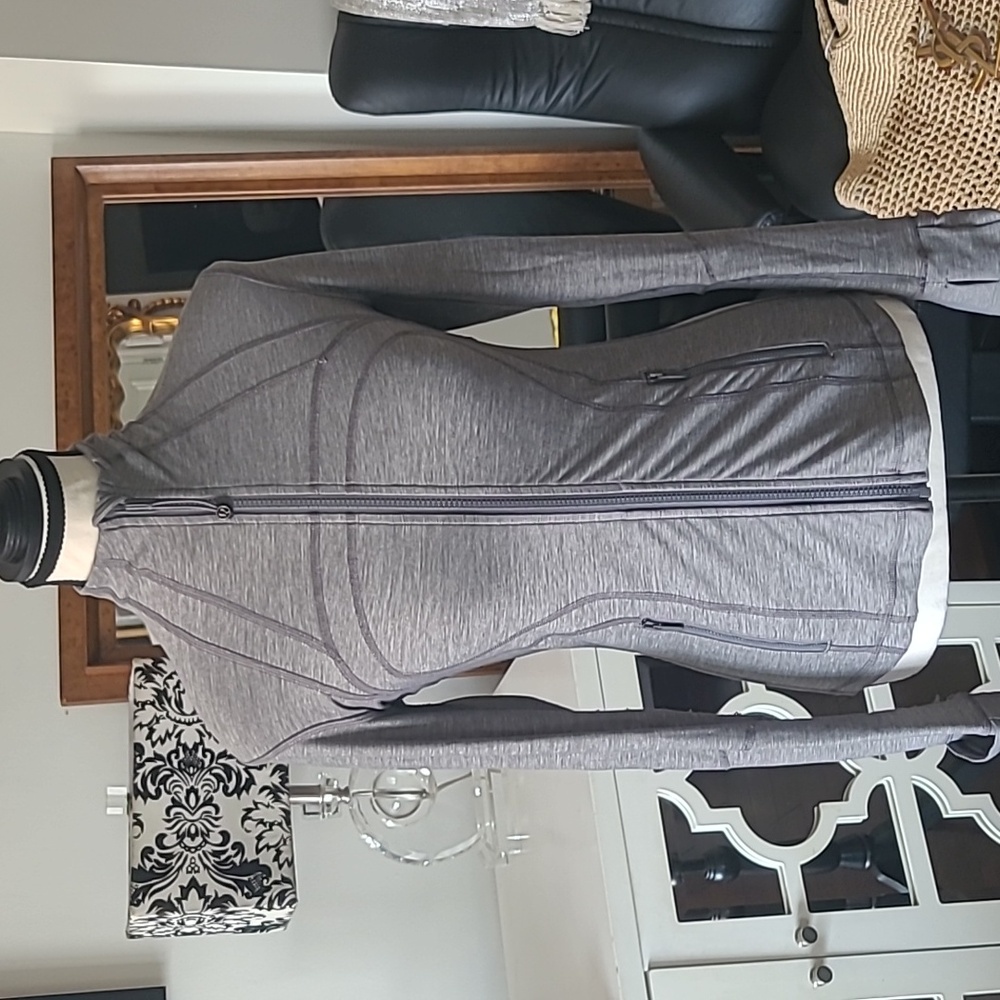 LULULEMON Define Gray Jacket - Picture 4 of 14
